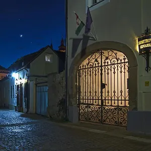 https://demetrovics-udvarhaz.egerhotels.net