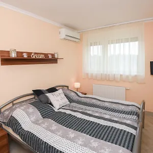 https://rozsa-volgy-apartman.egerhotels.net