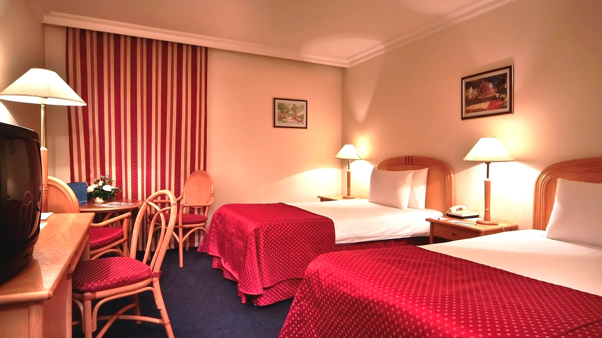 Ramada By Wyndham Sofia City Center 4*,
