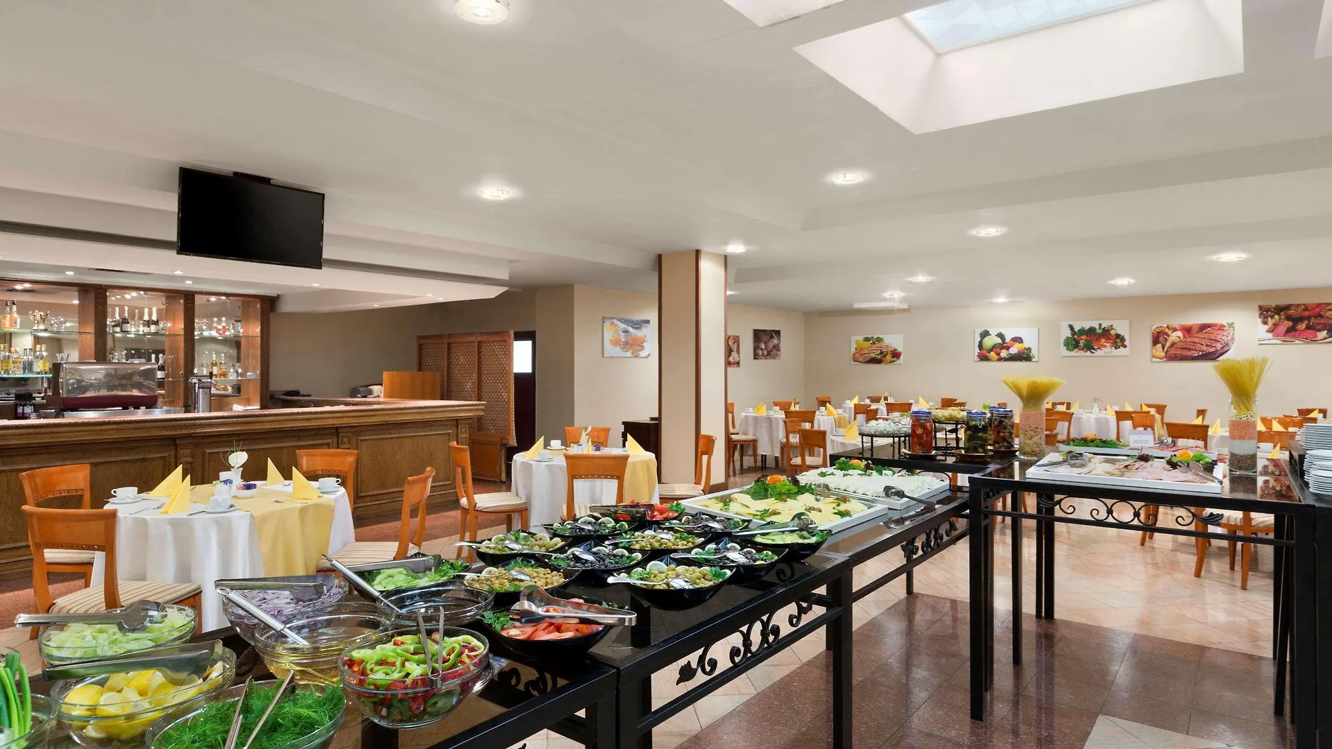Ramada By Wyndham Sofia City Center 4*,