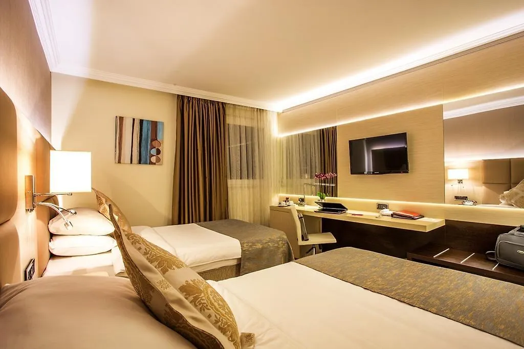 Ramada By Wyndham Sofia City Center Отель