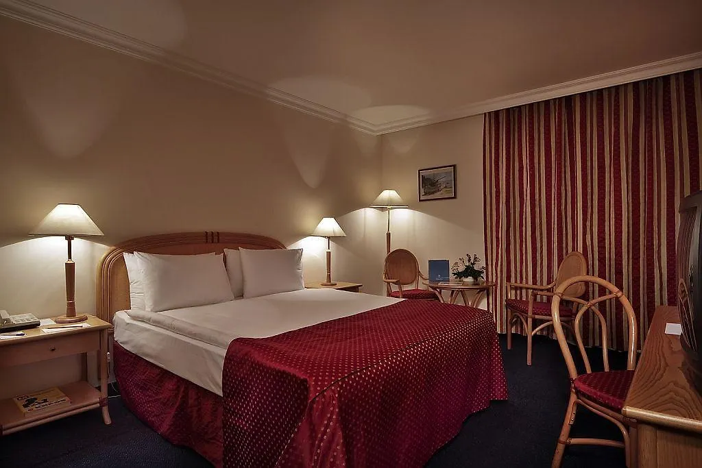 Ramada By Wyndham Sofia City Center 4*,